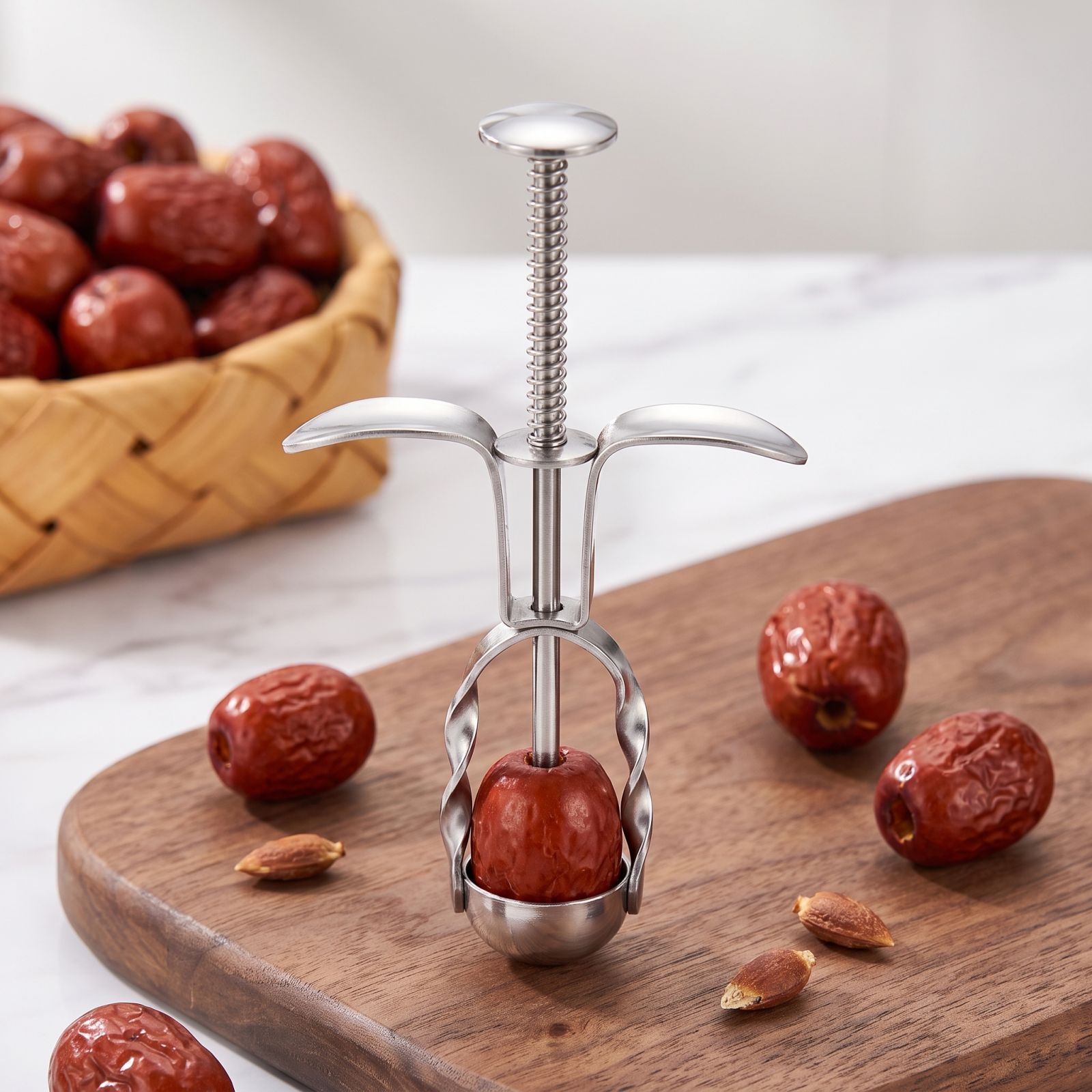 ステンレス製の赤いナツメ種抜きツール、ベーキング、料理、スナ - Kitchen And Baking Tools のレビューと価格